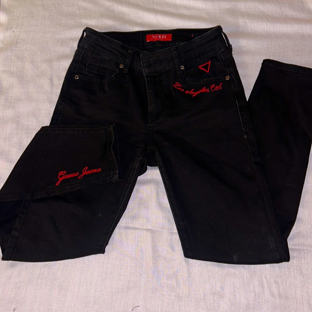 Black GUESS low-rise skinny jeans with RED stitching accents ❤️‍🔥